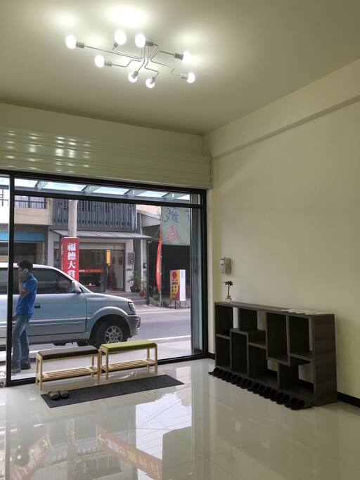 明亮的一樓大廳