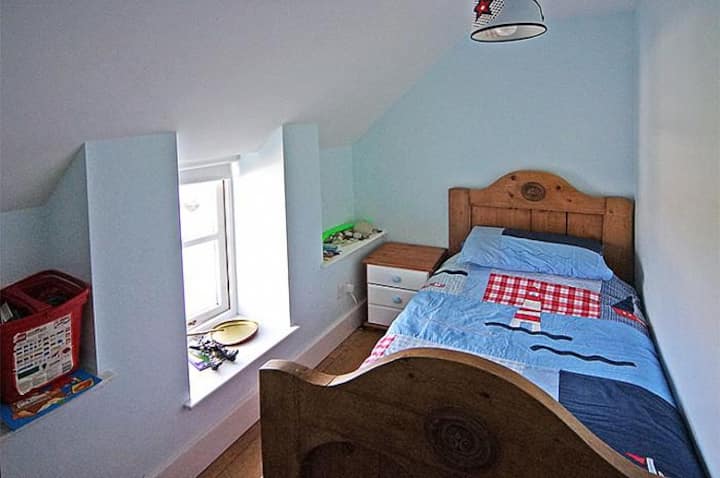 غرفة النوم 4 بسرير واحد - يحب الأطفال مشاهدة الإبحار في المصب