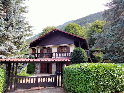 Quiet beautiful chalet with large garden