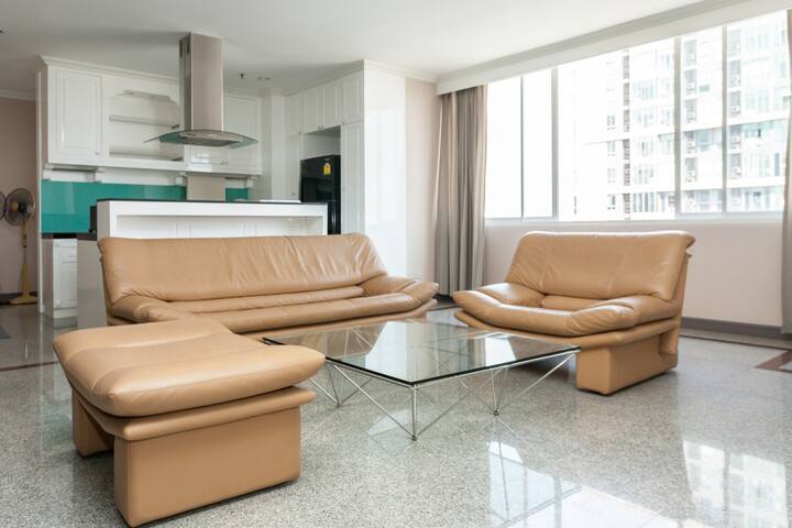 3BrPenthouseBTSphayathaiAirportLink gallery image 2