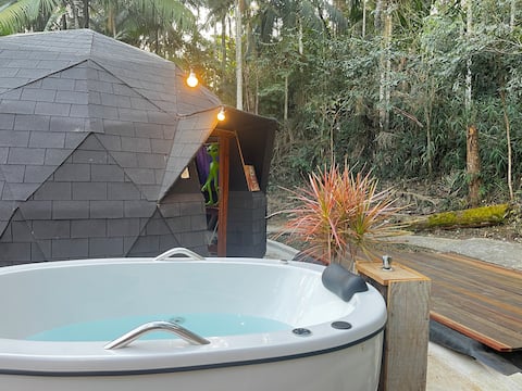 ET Dome in Lake C Bath & Breakfast
