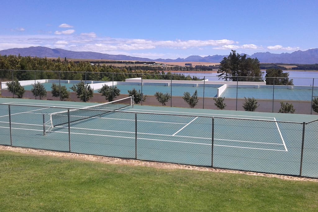 Available to all Guests a tennis court