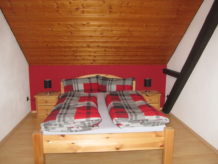 ห้องนอนที่ชั้นบน 2 x 1.40 เมตร