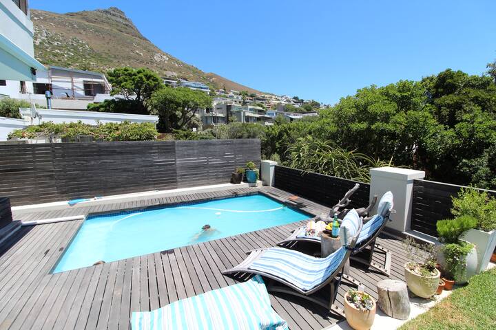 Llandudno Beach Walk. 2 min to beach. gallery image 3