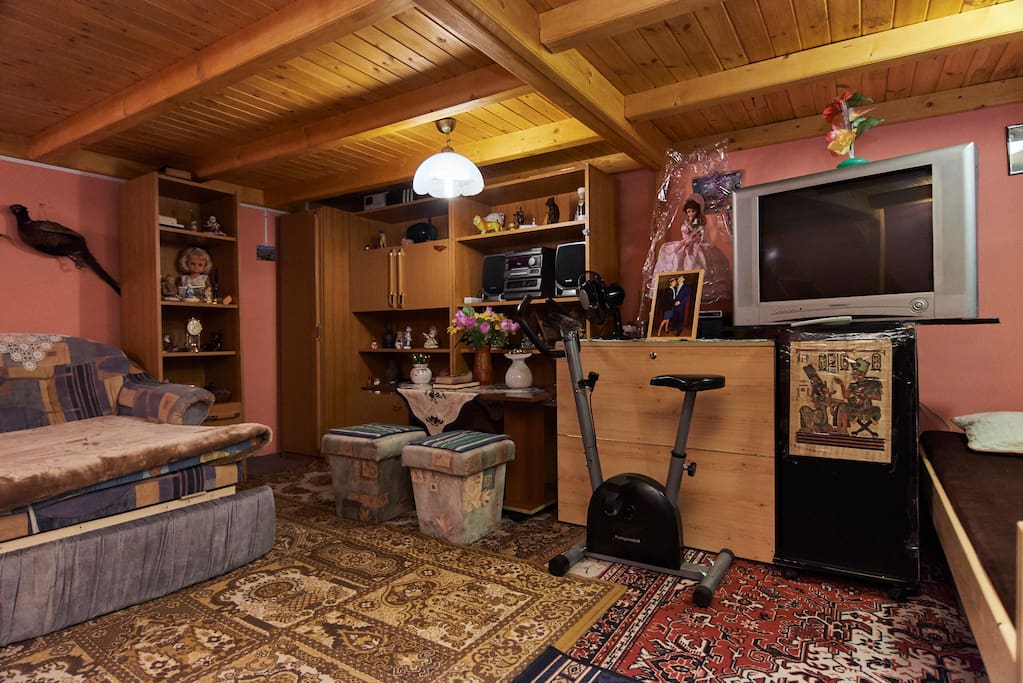 Guest room you can use.
This room is air conditioned.