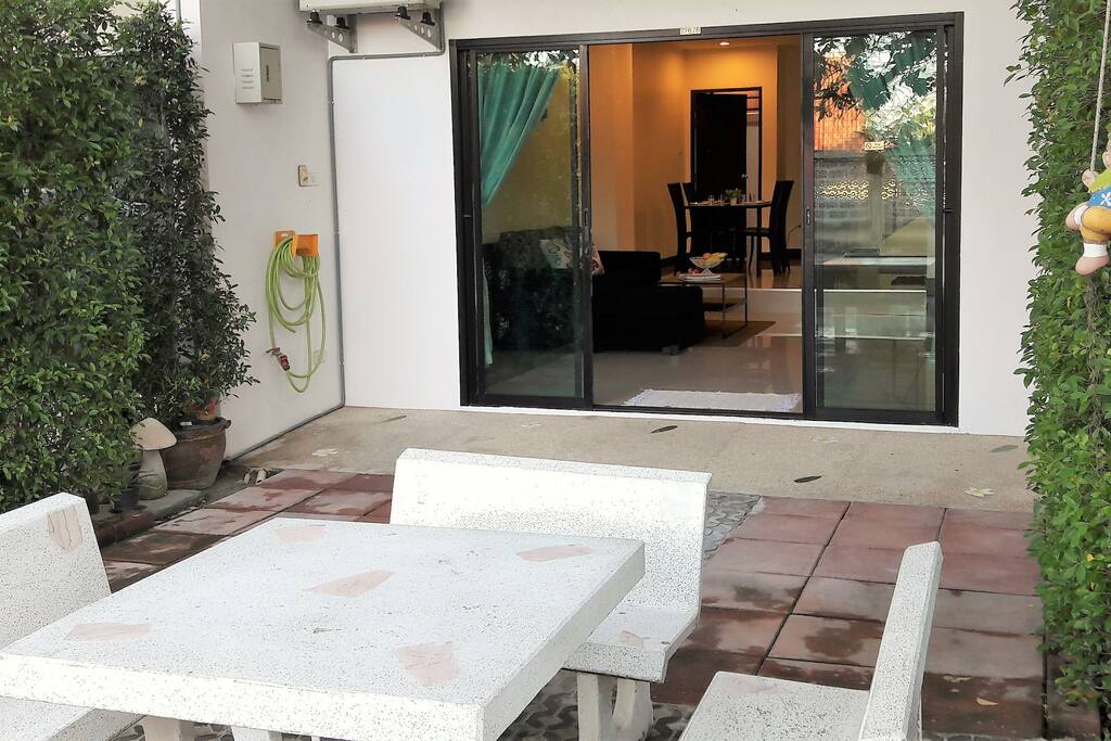 ENTRANCE WITH PRIVAT OUTDOOR SPACE