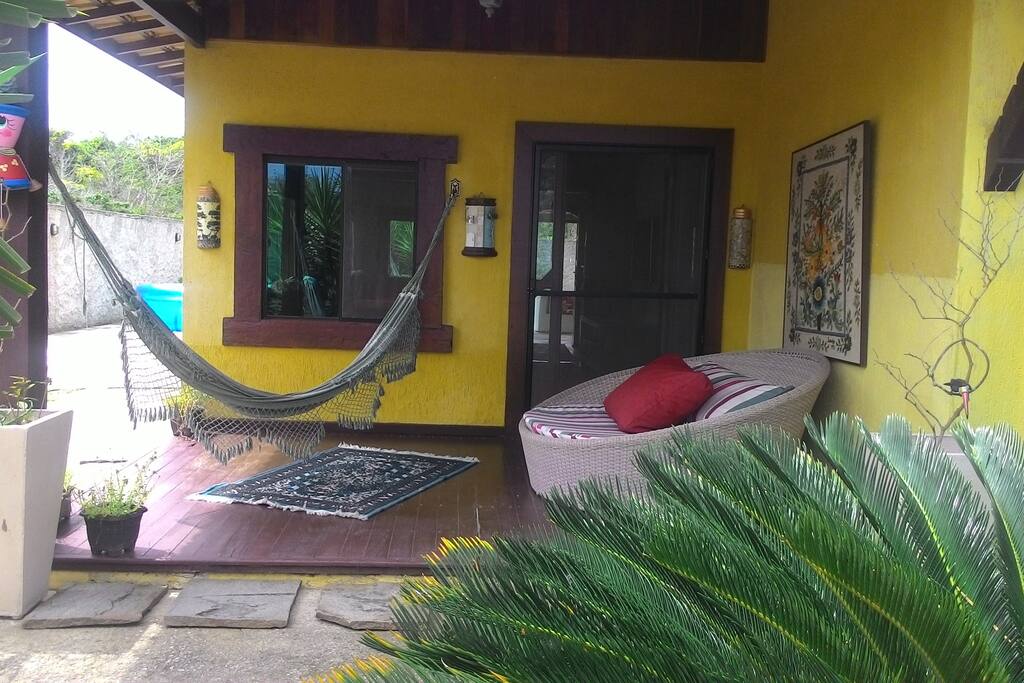 varanda com rede e sofá concha