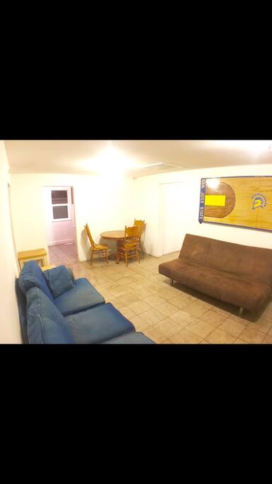 Futon
1 Couch
Dining Table
Living Room