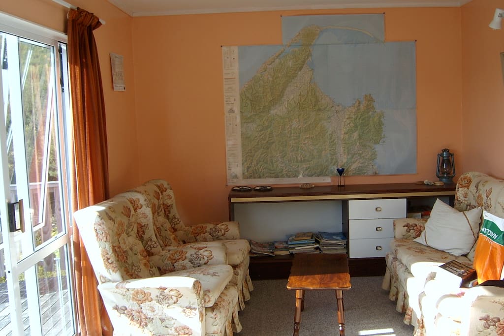 Lounge right