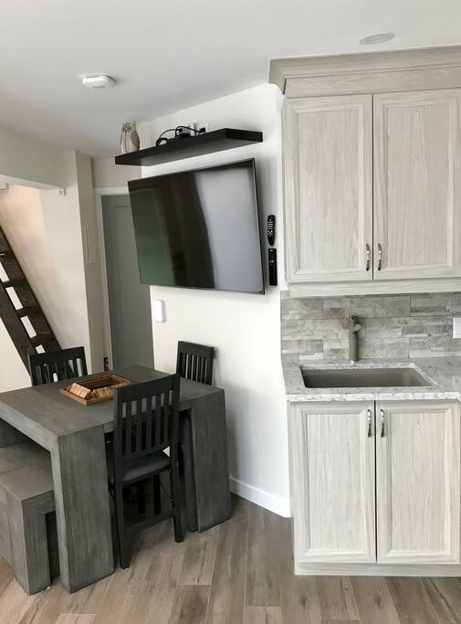 55 INCH 4K ENTERTAINMENT with Netflix (guest account required)