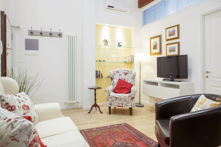 Beautiful, spacious,historic,atmosphere, renovated gallery image 5