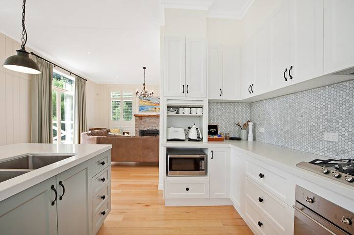 Oceanview Retreat, Pet friendly, EV Charger gallery image 2