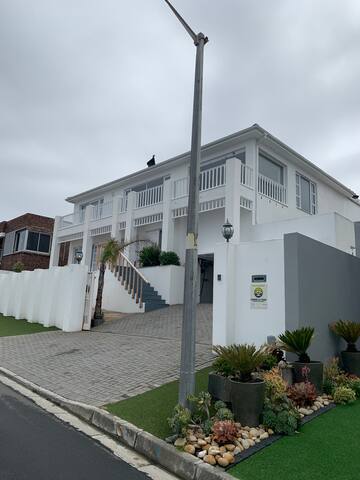 Cape Town Blouberg Spacious Panoramic Views gallery image 4