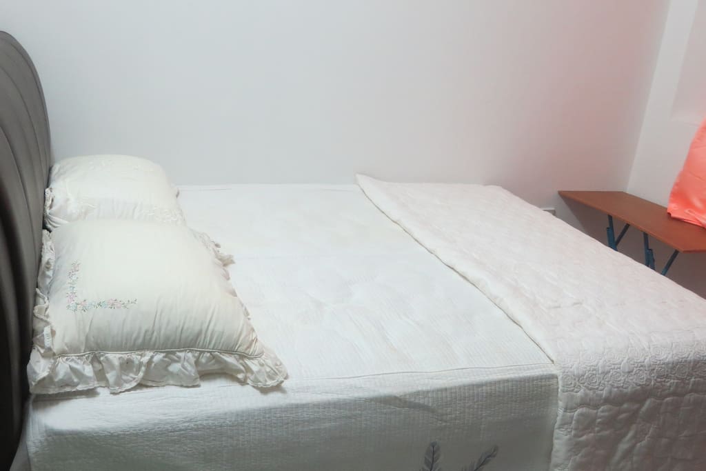 Queen bed with small desk for laptop