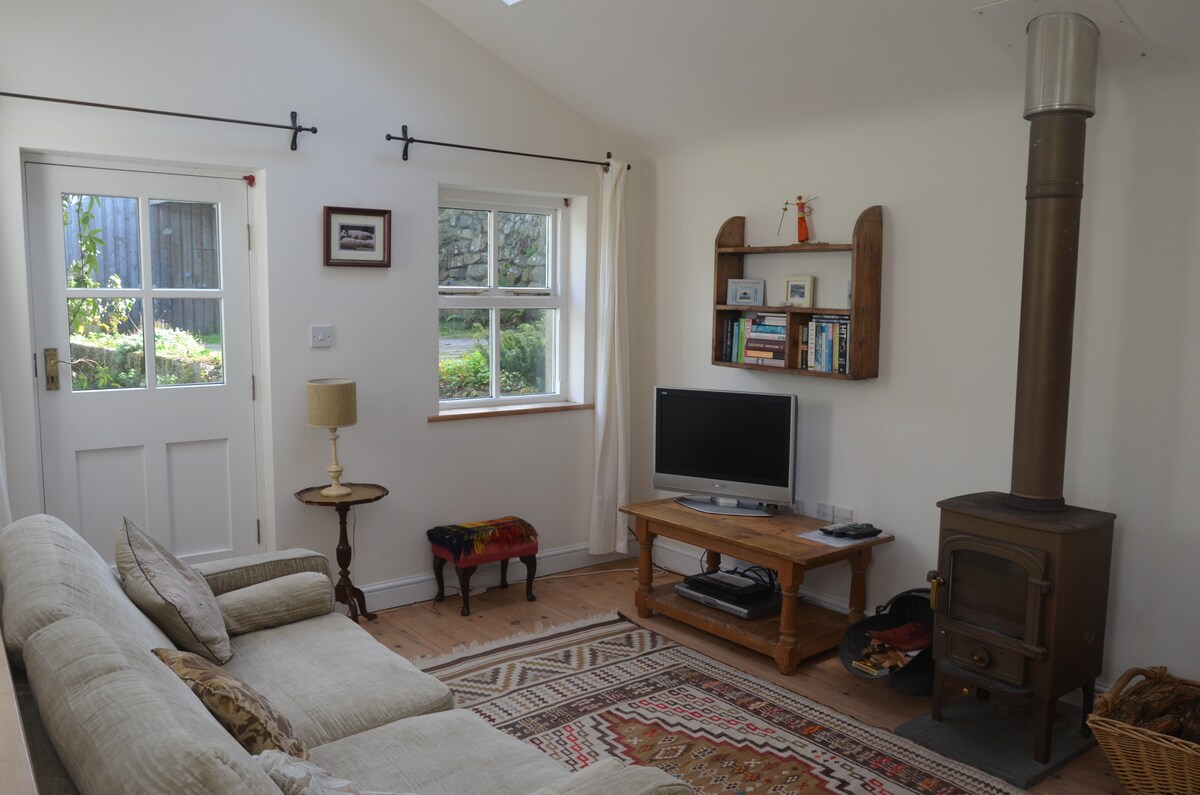 Popular Airbnb listing: Unique, light and beautifully cosy cottage in St. Just