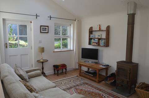 Popular Airbnb listing: Unique, light and beautifully cosy cottage in St. Just