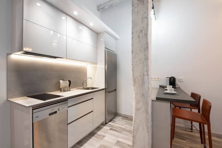 San Sebastián VERY NICE Apt. 100m La Kontxa Beach gallery image 5