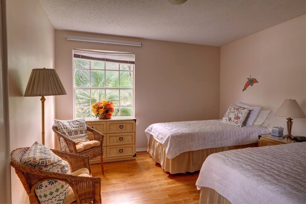 Bedroom 2 with two twin beds.