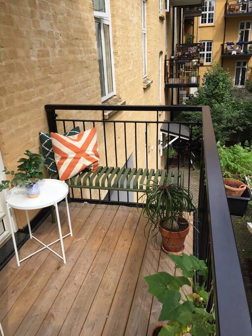 Our spacious balcony with a view over the green backyard.