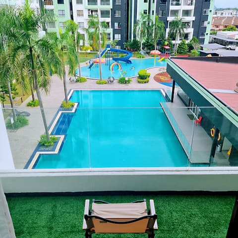 Superb PoolView@Waterpark Manhattan Netflix