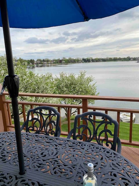 Stunning Views On Beautiful Oxford Lake!