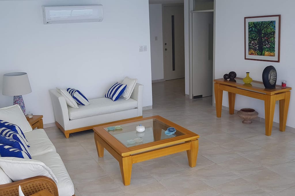 Living Room (Sala)