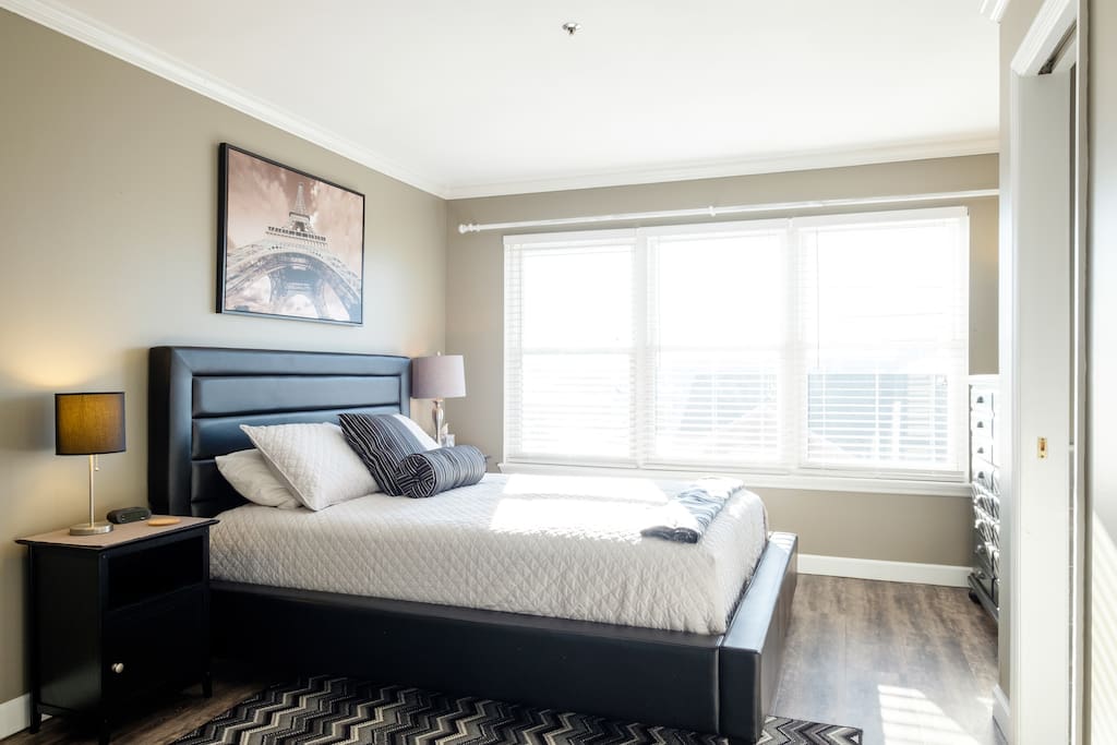 Comfy Queen Sz bed with memory foam mattress and quality linens.