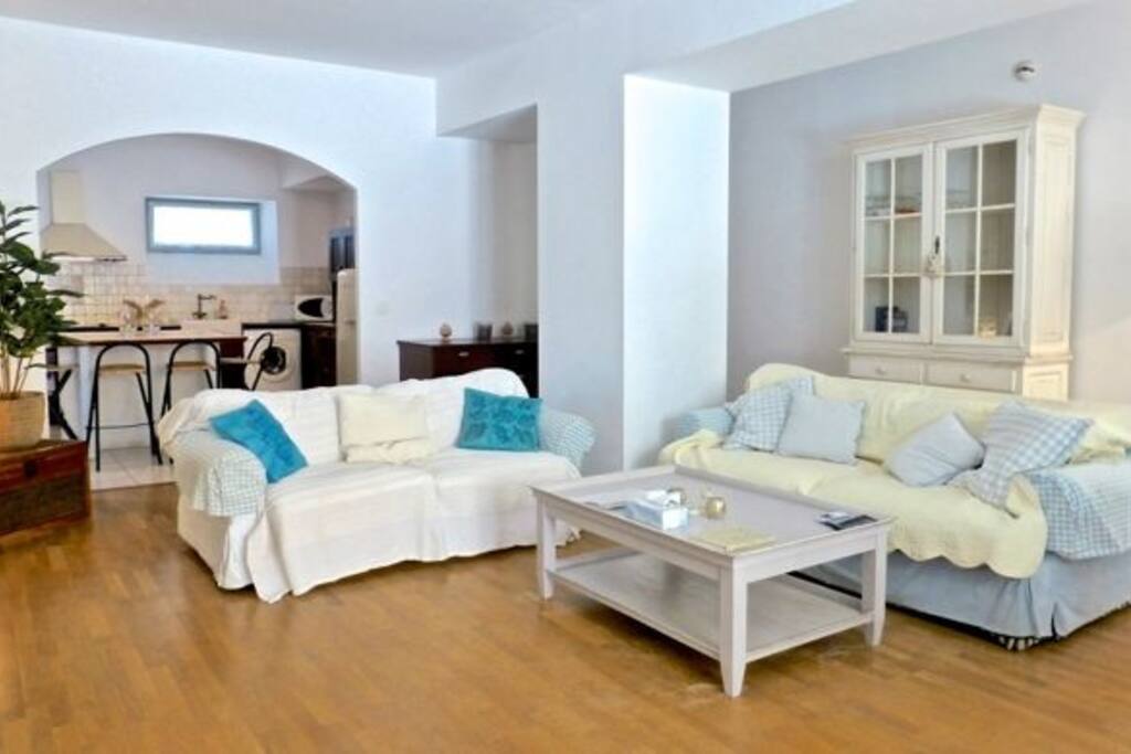 Large Lounge Dinning area