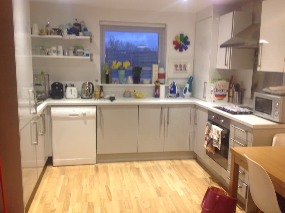 Fully equipped modern kitchen. Washer/ Dryer, Dishwasher, Oven/ Hob, Microwave, Fridge Freezer, Coffee Machine.