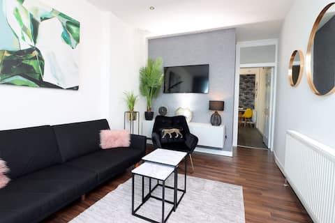 Successful Airbnb property: Modern one bed apartment with sea views in Forth
