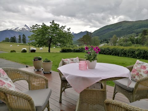 Popular Airbnb listing: Comfortable and spacious apartment in Stranda