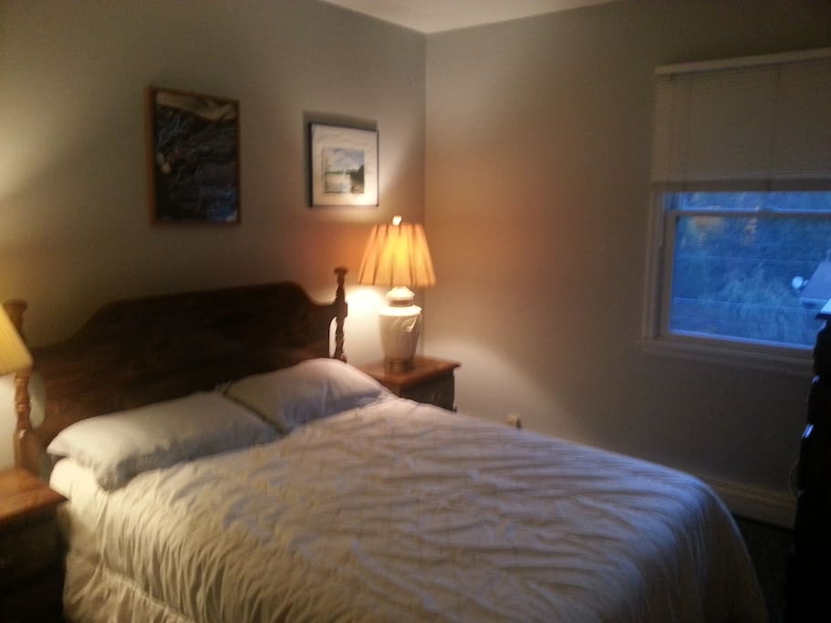 Same room, two windows, Dusk outside