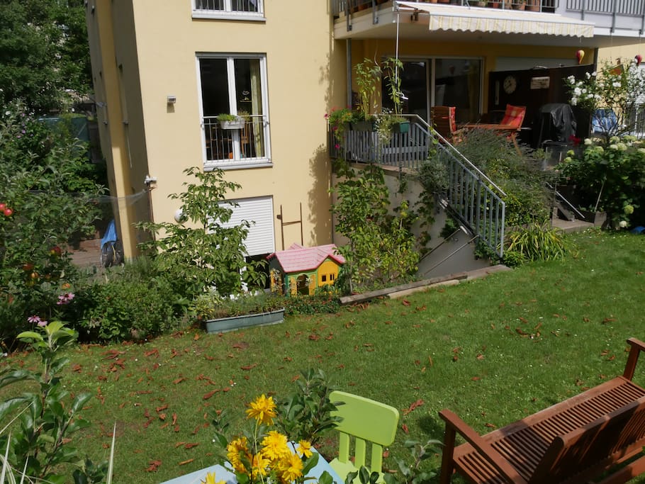 Garten + 2 Terrassen