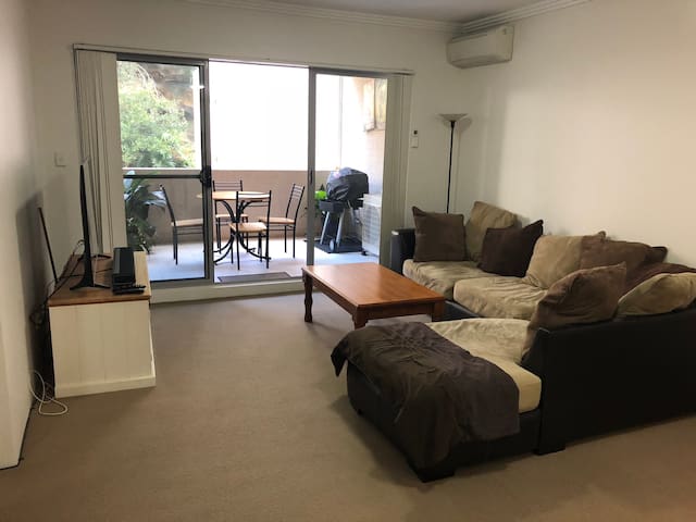 Quiet spacious 1 bedroom apartment with parking