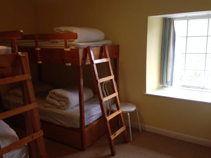 Ნომერი 2: 4 ნავმისადგომის საძინებელი