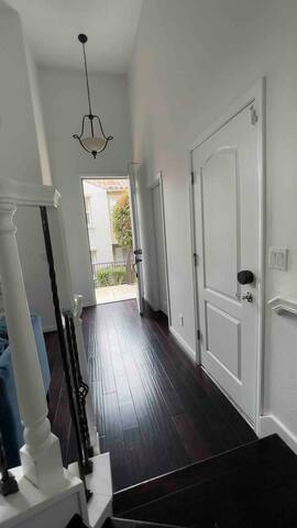 Modern Retreat in the Heart of Silicon Valley gallery image 3