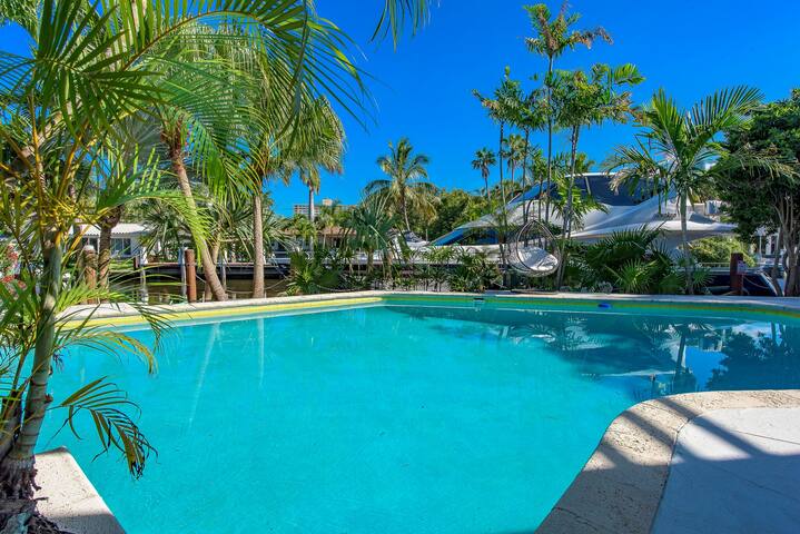 Exclusive Waterfront Tropical House ~ Pool ~ gallery image 3
