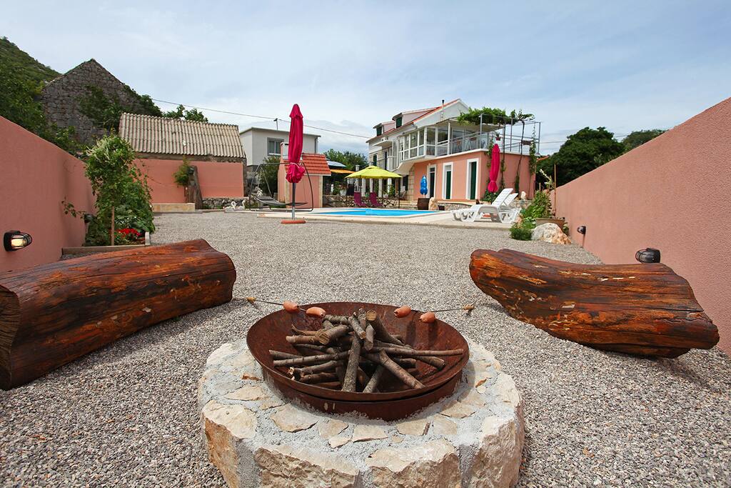 The Resort - Villa MOJ DIDA 2, Guest House MOJ DIDA, Indoor Fireplace, Swimming Pool, Outdoor Grill