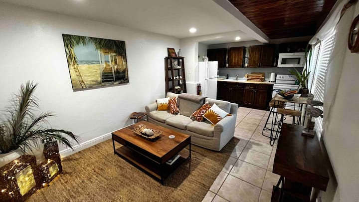 Beachside Boutique Villa Steps To Seven Mile Beach - West Bay