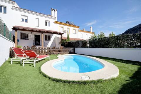 OFFER OPENING Magnificent house with private pool