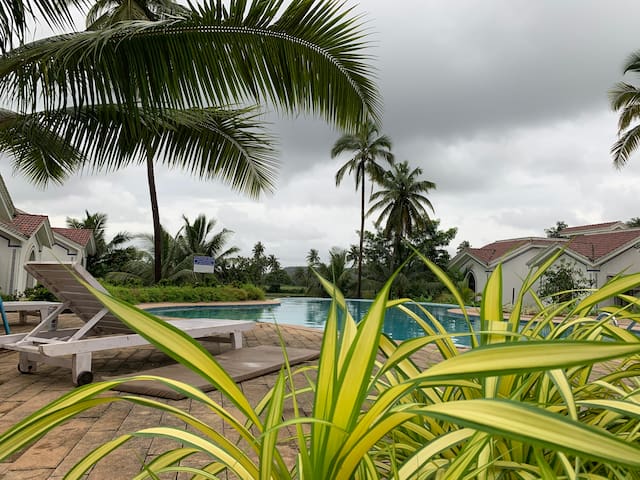 Couples Home 1 BHK With Beautiful Garden view