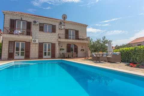 Villa Dobrasin -Exclusive privacy