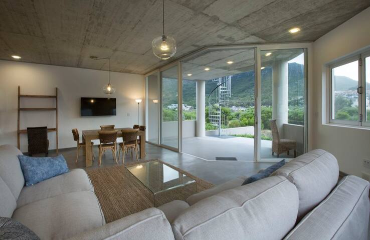 Modern 3 bedroom Villa in Beach Club, Hout Bay gallery image 3