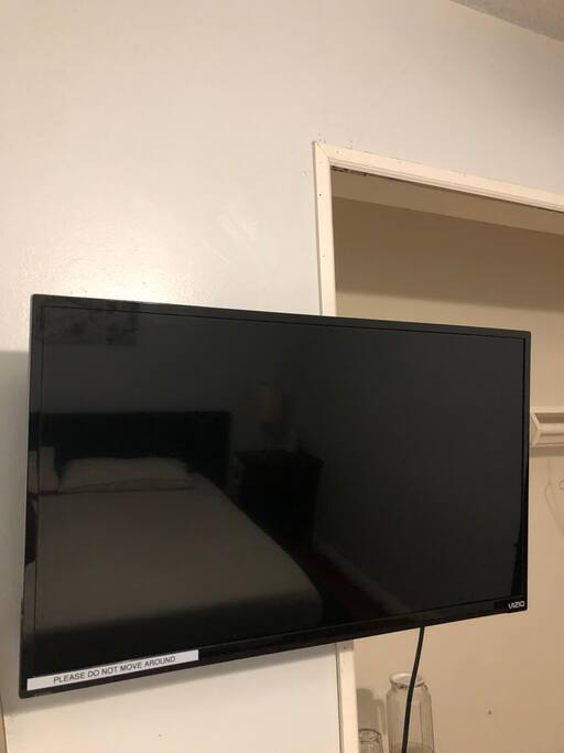 Watch your favorite movies, video on Netflix, Youtube, etc... with our smart Tv