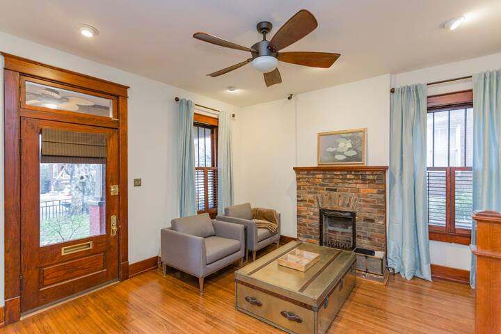 4 bedroom Near Downtown Luxury walk to everything! gallery image 3