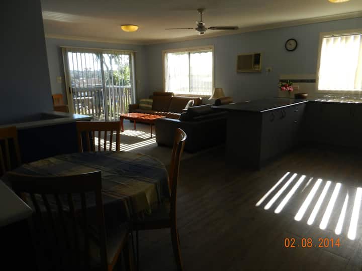 3br Unit, Free Wi-fi & Netflix (Unit 2) - Liverpool