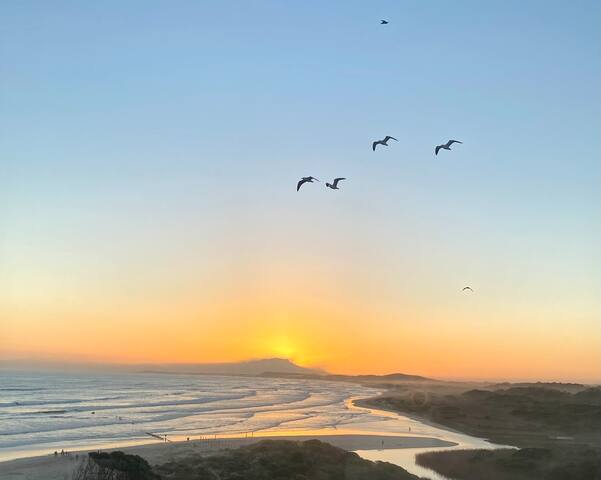 Luxurious apartment at the beach & winelands gallery image 3