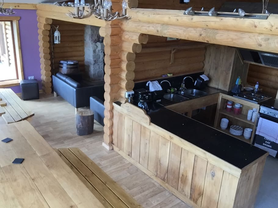 Kitchen/Dining Ideal for Christmas Dinner and Family Time