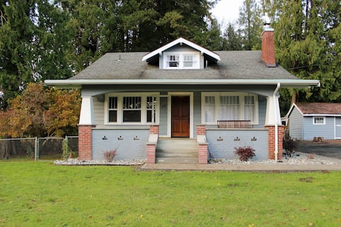 Remodeled 100yr old 3 Bed Craftsman on 1 acre
