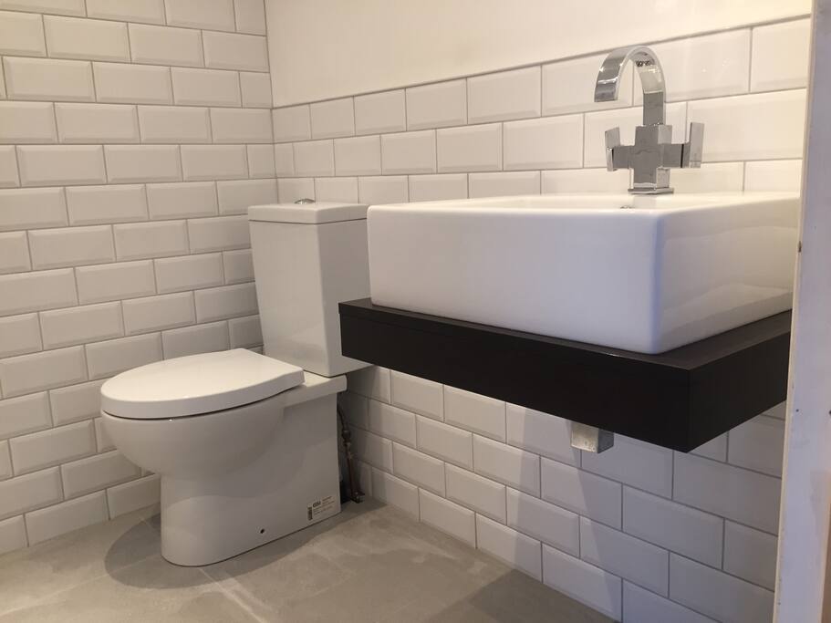 *NEW* En suite wet room